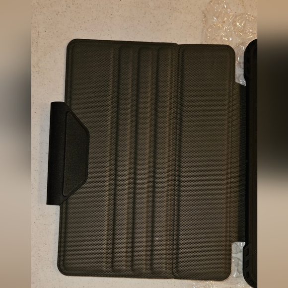 NEW Targus Pro-Tek Rotation iPad Pro 11-in. Rotating Case (Black) - Picture 4 of 7